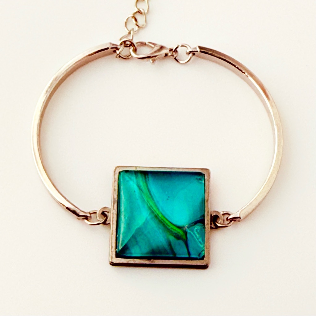 Elegant Silver Bracelet With Turquoise Accent